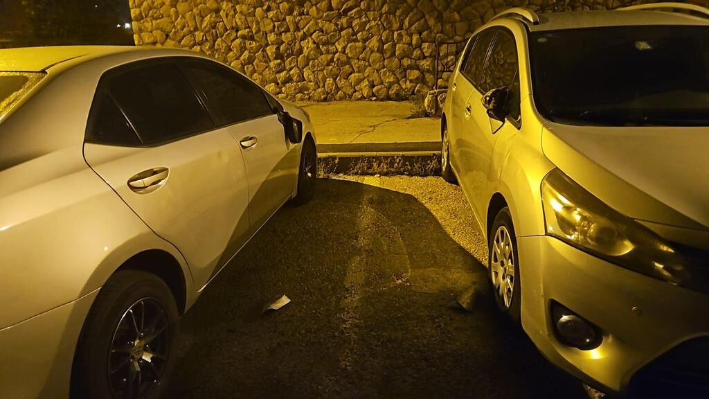 Cars vandalized in E. Jerusalem (Photo: Police spokesperson) הנזק שנגרם לרכבים בשכונת נווה יעקב בירושלים
