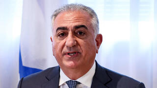 גילה גמליאל בהצהרה לתקשורת עם יורש העצר האיראני רזא פהלווי