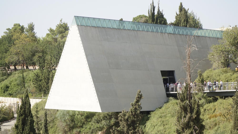 Yad Vashem Holocaust Museum (Photo: chrisontour84 Shutterstock) יד ושם