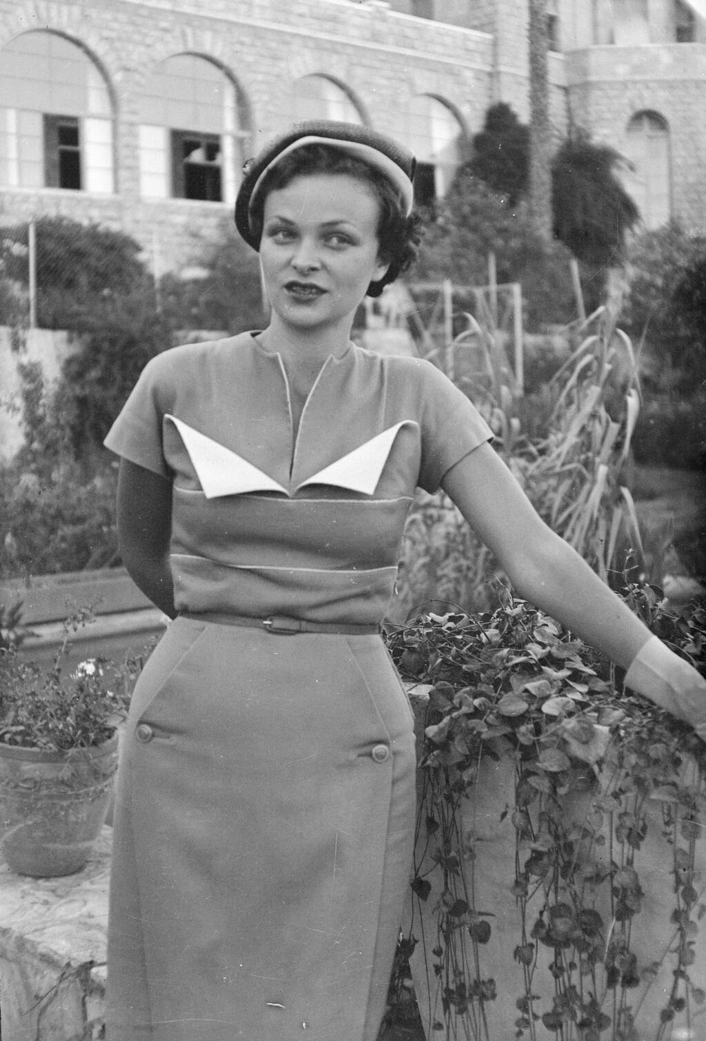 תצוגת אופנה במלון קינג דיוויד בירושלים, 1951