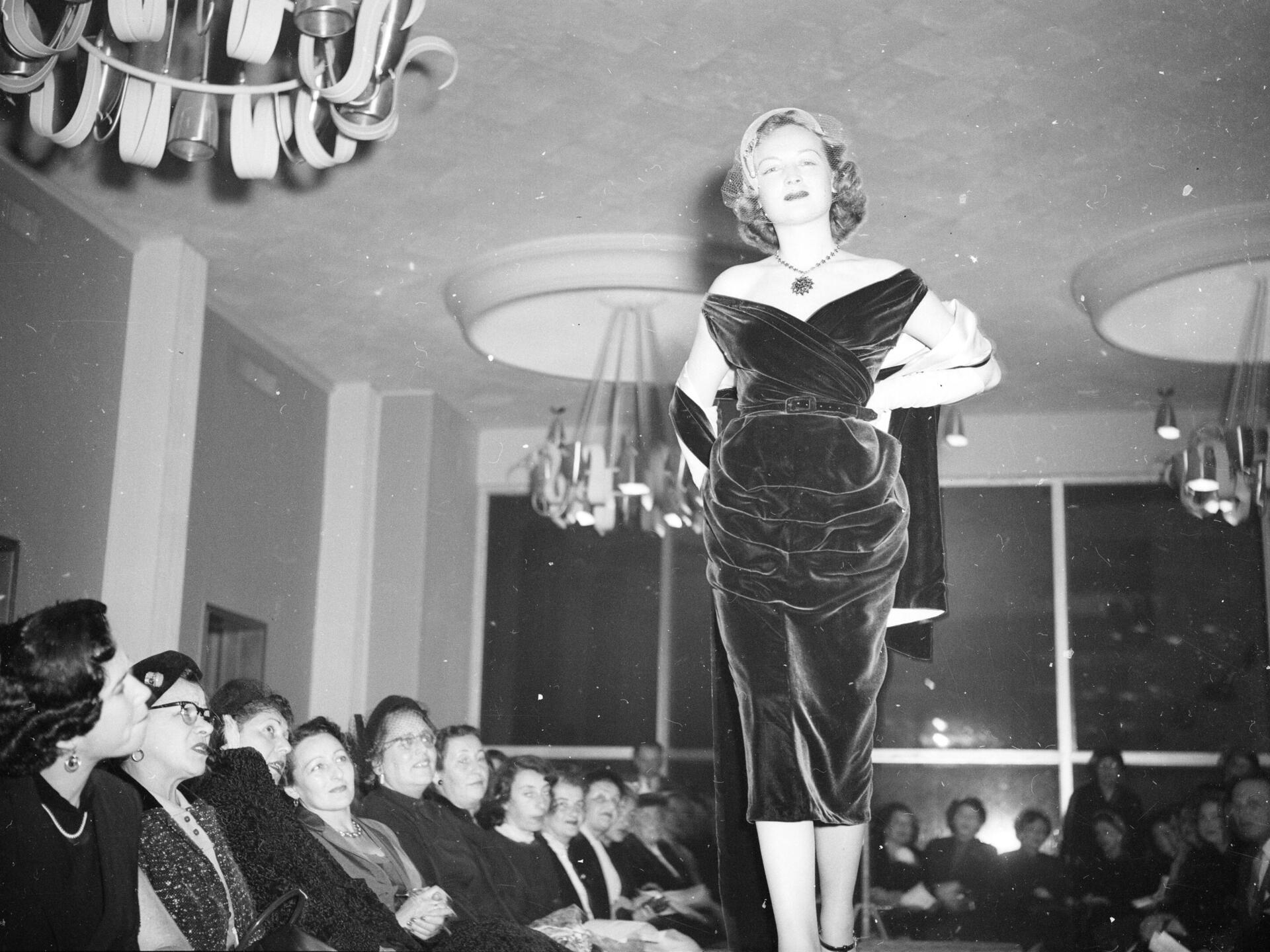תצוגת אופנה בבית ציוני אמריקה בתל אביב, 1953