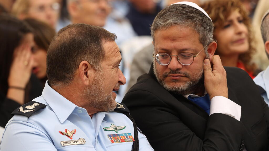 בן גביר ושבתאי (צילום: עמית שאבי) השר לביטחון לאומי איתמר בן גביר ומפכ"ל המשטרה יעקב שבתאי