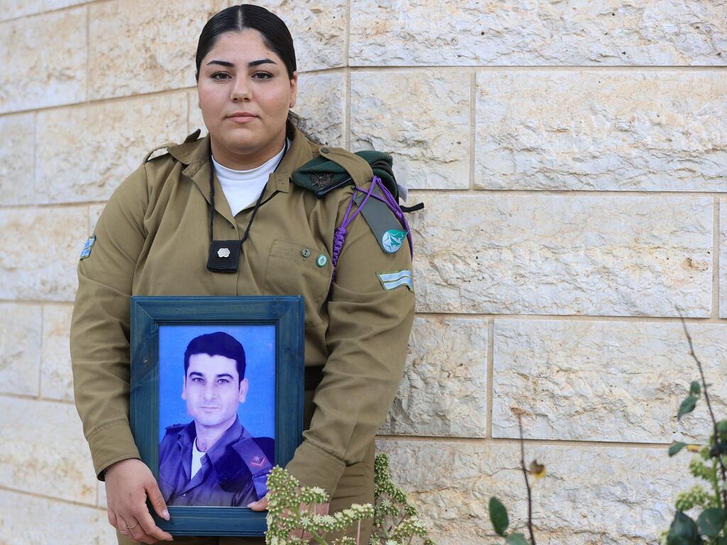Aviv est la fille de Yaakov ben Shabbat qui a été tué dans l'attaque de Tserifin