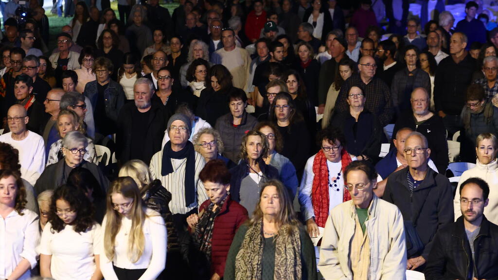 הטקס בתל אביב (צילום: טל שחר) טקס יום הזיכרון הישראלי פלסטיני