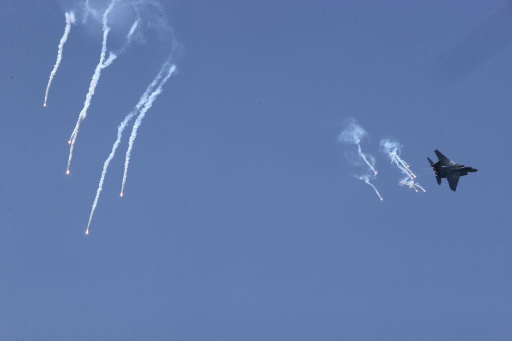 מתאמנים על "קרבות אוויר" (צילום: מוטי קמחי) אימונים לקראת מטס יום העצמאות