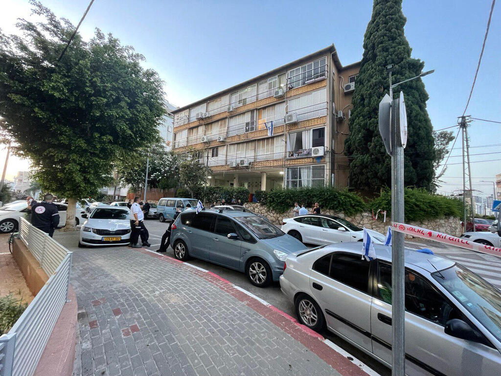 האזור נחסם לשעתיים. זירת הרצח (צילום: מאיר תורג'מן) זירת הרצח בראשון לציון