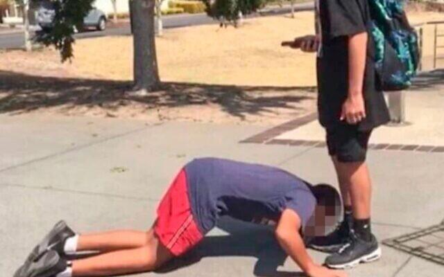 Jewish teen forced to kiss foot of Muslim student in bullying incident (Photo: Screenshot, Twitter) Jewish teen forced to kiss foot of Muslim student in bullying incident