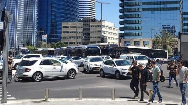 פקקים בתל אביב לאחר שהרמזורים הפסיקו לעבוד בעקבות הפסקת החשמל