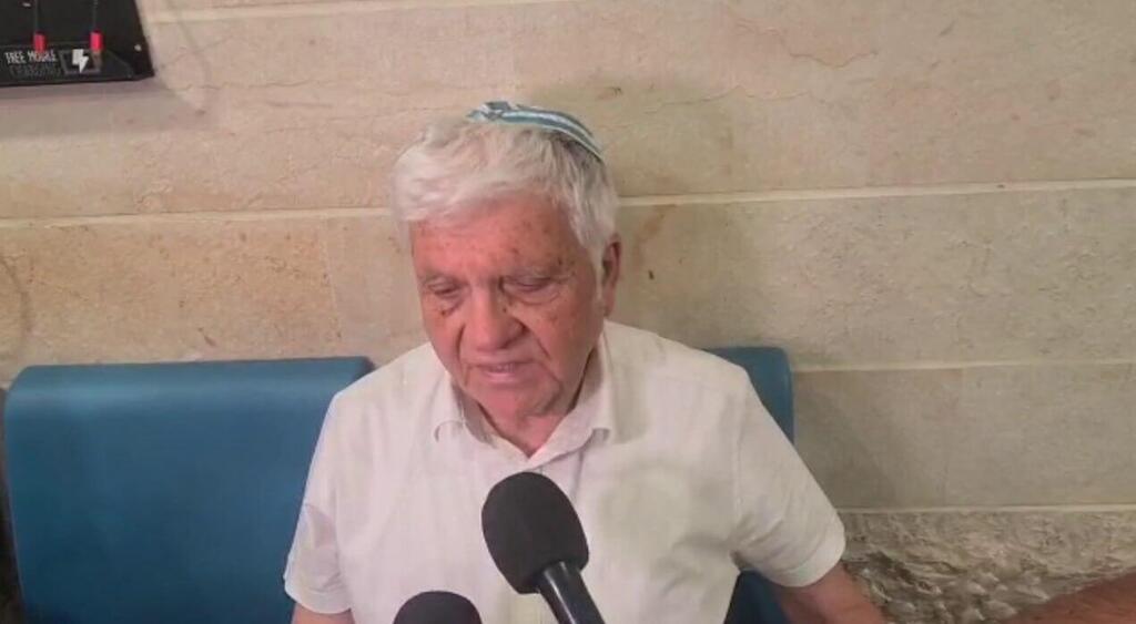 הסב משה דומנוביץ', שבנו ונכד נוסף שלו נפצעו אנושות. "בבקשה תתפללו לרפואתם" (צילום: אילנה קוריאל ) משה דומנוביץ'