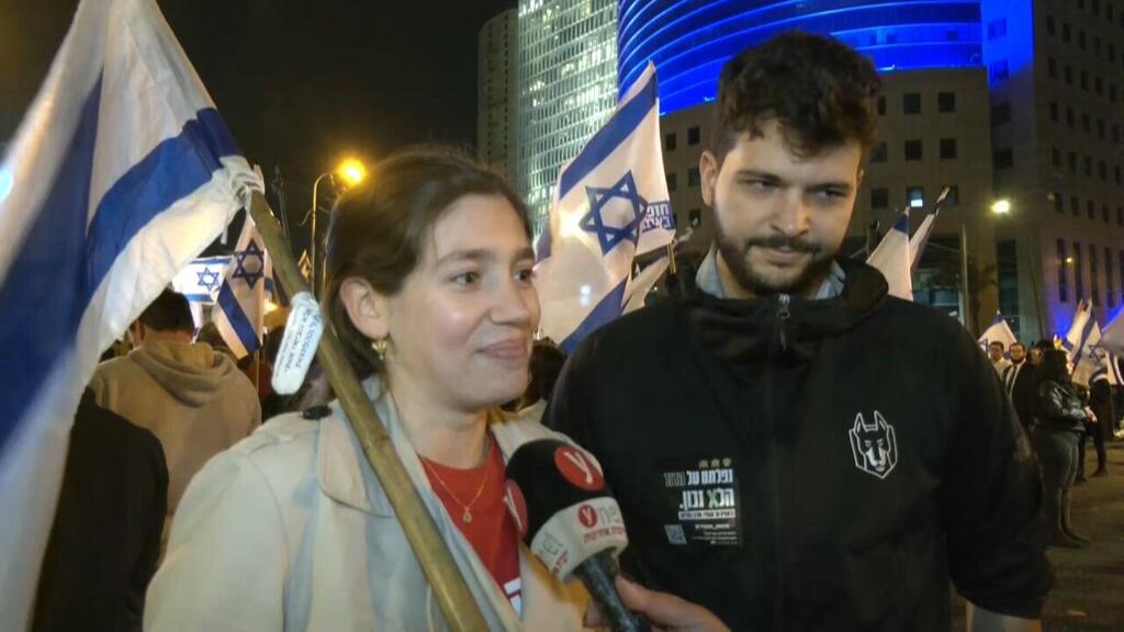 "ההפגנה בחמישי - מה שהדליק אותי עוד פעם לבוא לפה בשבת". אסף ועדי בת"א, אמש (צילום: עידו ארז) אסף בן יוסף ועדי ברקובסקי