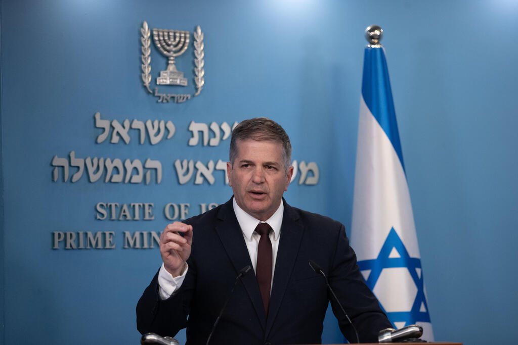 ''לאבי מעוז אין כל סמכות פיקוח באשר להחלטות המתקבלות במשרד החינוך''. השר קיש (צילום: אלכס קולומויסקי) יואב קיש בהצהרה לתקשורת בנושא החינוך לגיל הרך