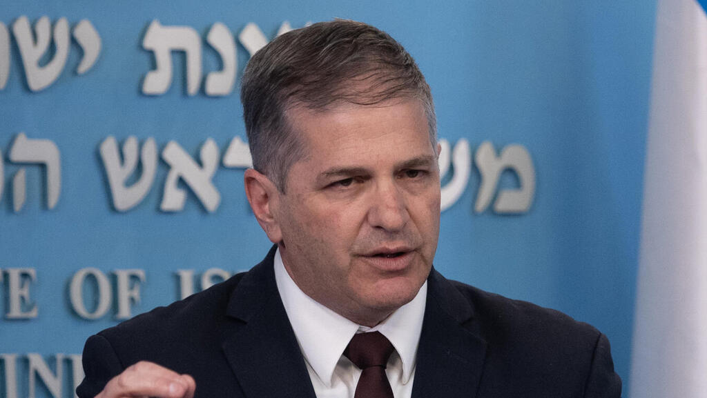 "השכר חייב לעלות, אך עובדה זו לא יכולה לאפשר פגיעה בתלמידים". קיש (צילום: אלכס קולומויסקי) יואב קיש בהצהרה לתקשורת בנושא החינוך לגיל הרך