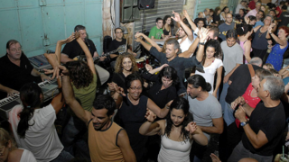 רוקדים בשוק מחנה יהודה