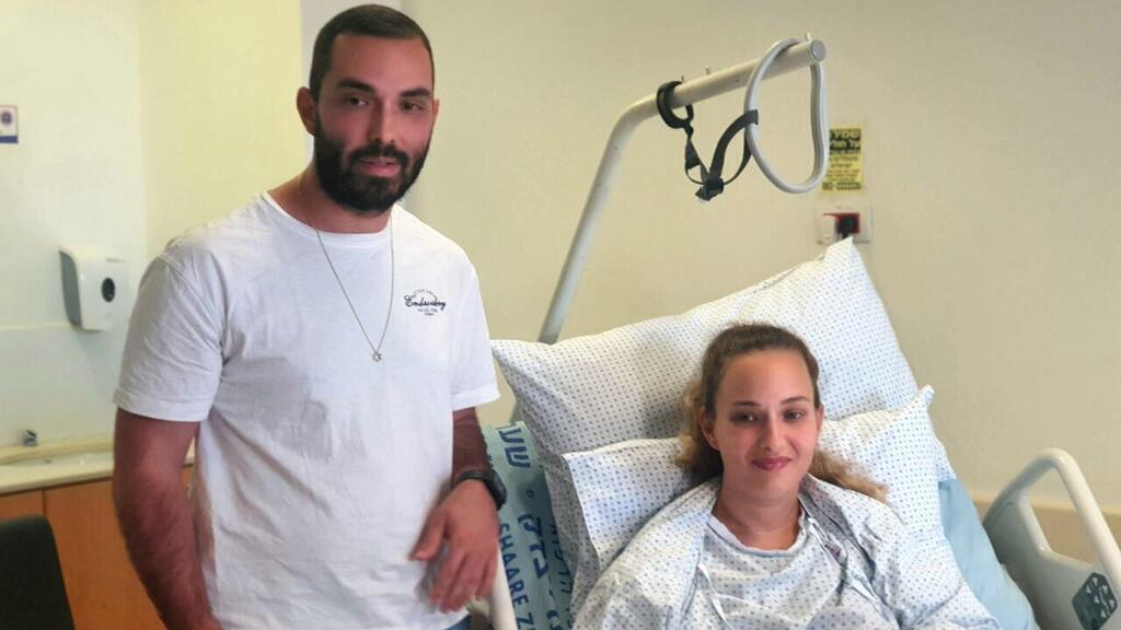 "אחרי שנפגעתי הוא הגיע כמו מלאך". רון ואחיה דן בבית החולים (צילום: שערי צדק) רון כהני שנפצעה בפיגוע ביום הזיכרון בירושלים בראיון מבית החולים שערי צדק