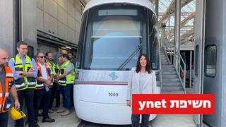 השרה מירי רגב בסיור ברכבת הקלה