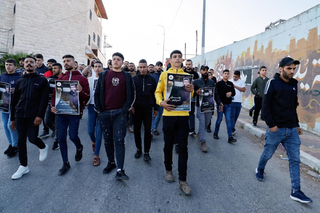 צעדה באזור ג'נין במחאה על מותו של עדנאן (צילום: רויטרס ) צעדה באזור ג'נין בעקבות מותו של חאדר עדנאן שמת אחרי ששבת רעב
