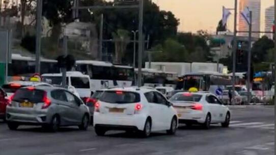 עומסי תנועה כבדים באזור תל אביב