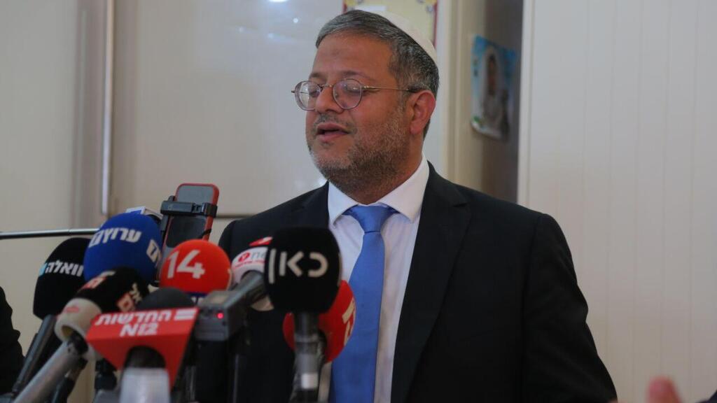 "זו לא ממשלת ימין מלא-מלא". בן גביר בשדרות, היום (צילום: בראל אפרים) בן גביר בהצהרה לתקשורת משדרות