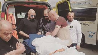 גופה של המחבל שריף חסן ורידאת מועברת למשפחתו ב חברון