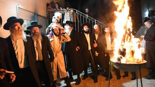 ריקודים סביב האש