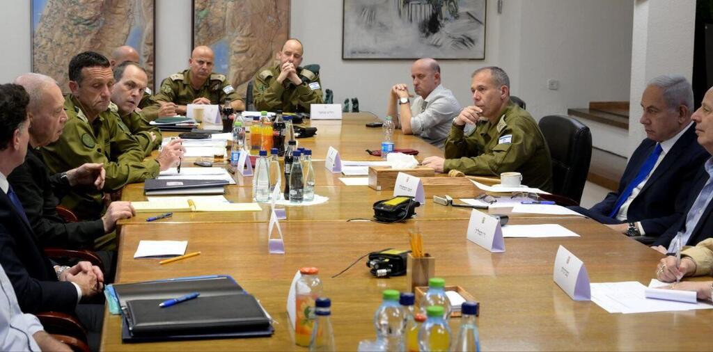 נתניהו וגלנט בהערכת מצב ביטחונית, לפני כינוס הקבינט הערב (צילום: אבי אוחיון /לע"מ) ראש הממשלה בנימין נתניהו בהערכת מצב ביטחונית