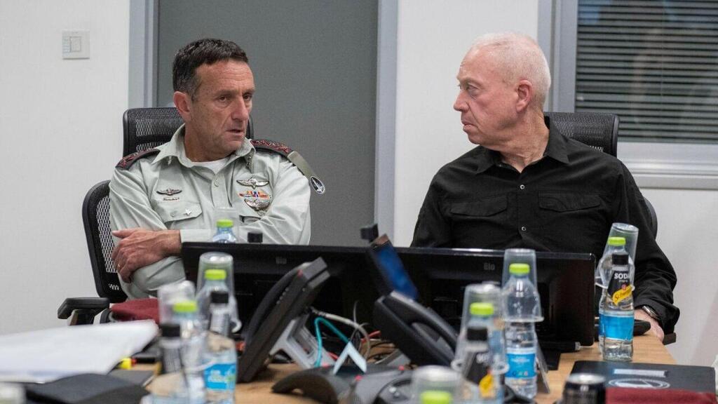 Chief of Staff Herzi Halevi and Defense Minister Yoav Gallant during the IDF strike on Gaza (Photo: Defense Ministry ) הרמטכ"ל הרצי הלוי ושר הביטחון גלנט בעת ביצוע התקיפה