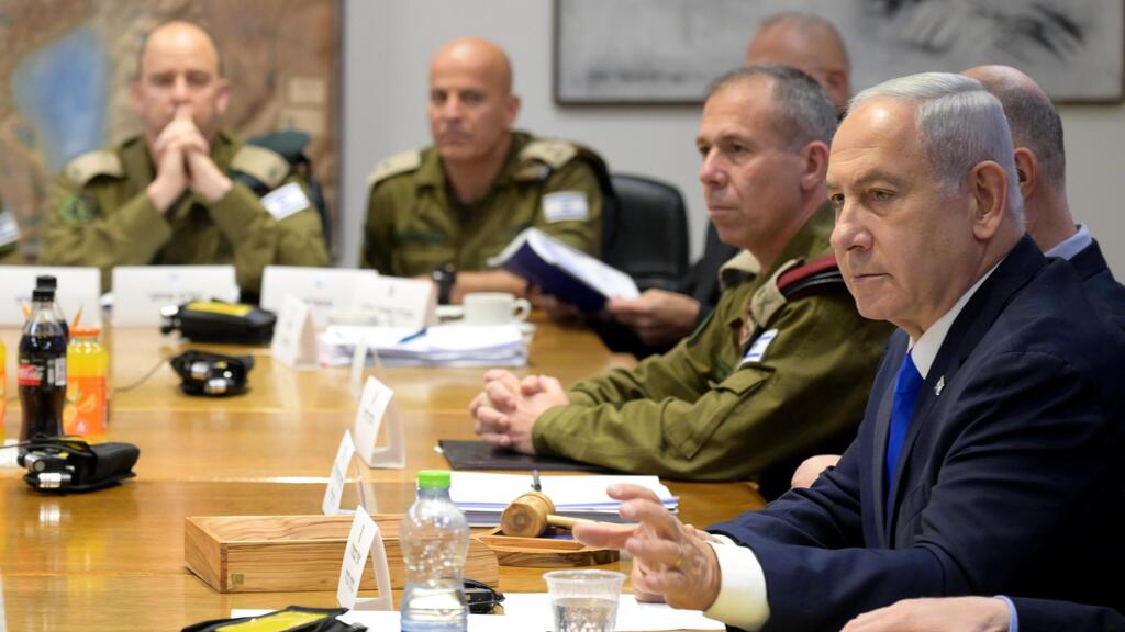 Prime Minister Benjamin Netanyahu at a meeting in the Kirya Defense Ministry headquarters in Tel Aviv (Photo: Avi Ohayon/GPO) ראש הממשלה בנימין נתניהו בישיבת קבינט בקריה