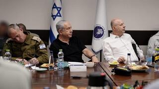 הדיון שבו אושר מבצע מגן וחץ