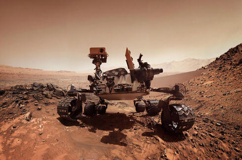 Ein buchförmiger Felsen, fotografiert auf dem Mars