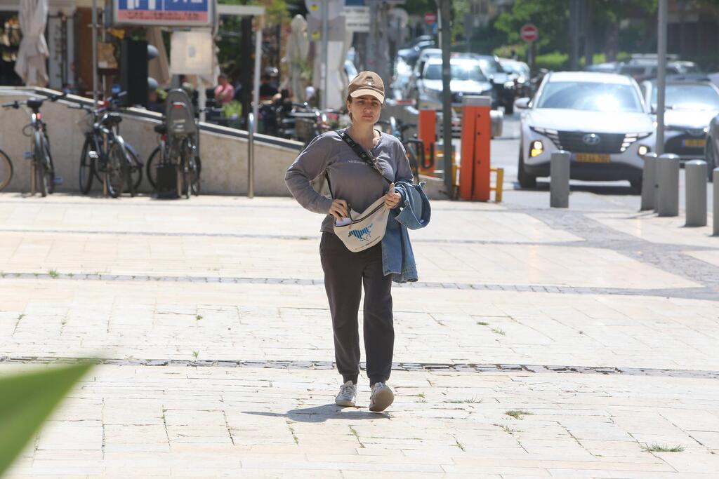 לא שמחה לראות אותנו (צילום: מוטי לבטון) פפראצי