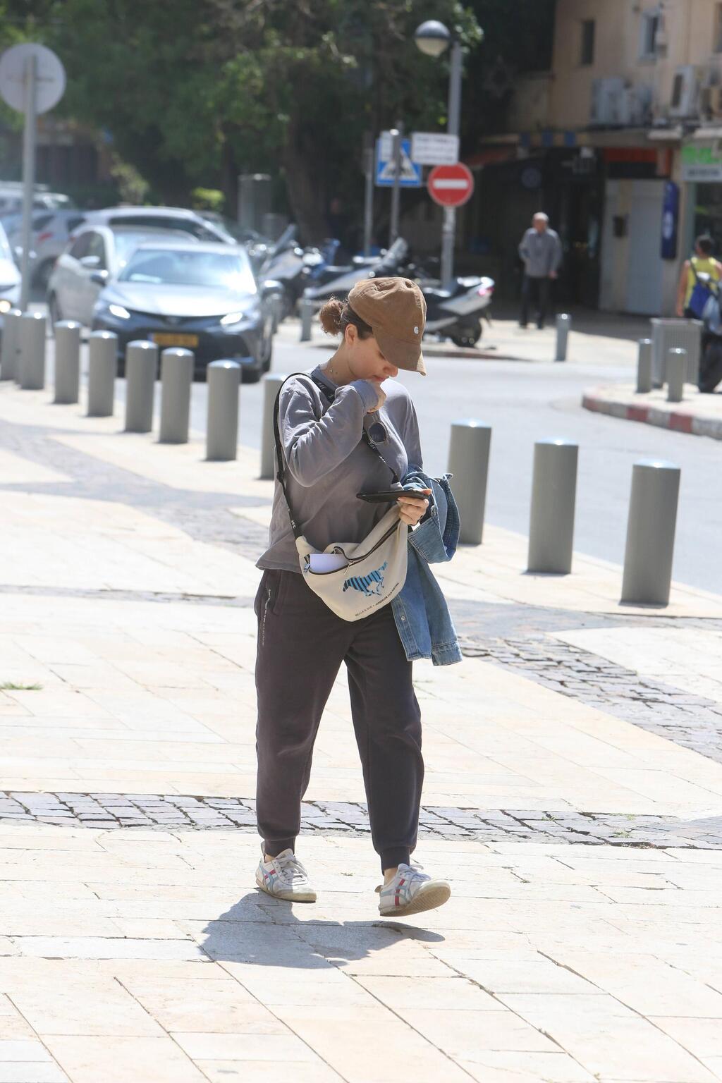 אולי זו רק השמש שמסנוורת (צילום: מוטי לבטון) פפראצי
