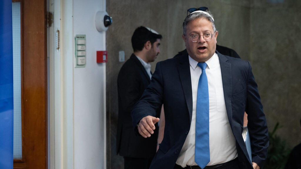 יקבל את הדוח לידיו, ומחויב להמלצותיו (צילום: יונתן זינדל) ישיבת ממשלה