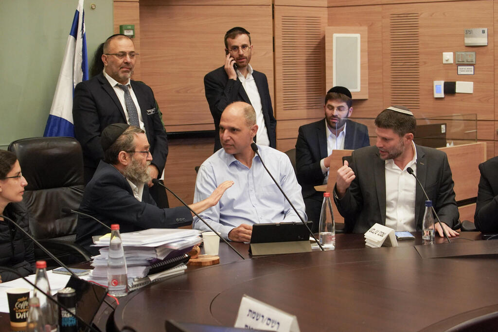 סמוטריץ' וגפני, בדיון הערב (צילום: דני שם טוב, דוברות הכנסת) ועדת הכספים בנושא חוק הארנונה