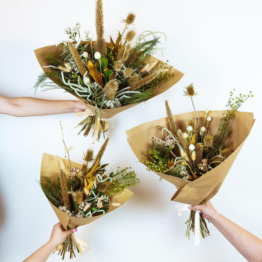 זרים צבעוניים, wild flower, שבועות 2023 (צילום: סטפני מיידן ) זרי פרחים, של wild flower, שבועות 2023