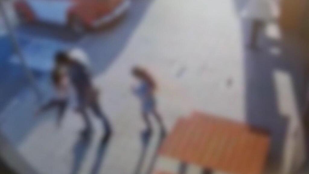 תיעוד: מורה מכה את ילדיו ביישוב טמרה
