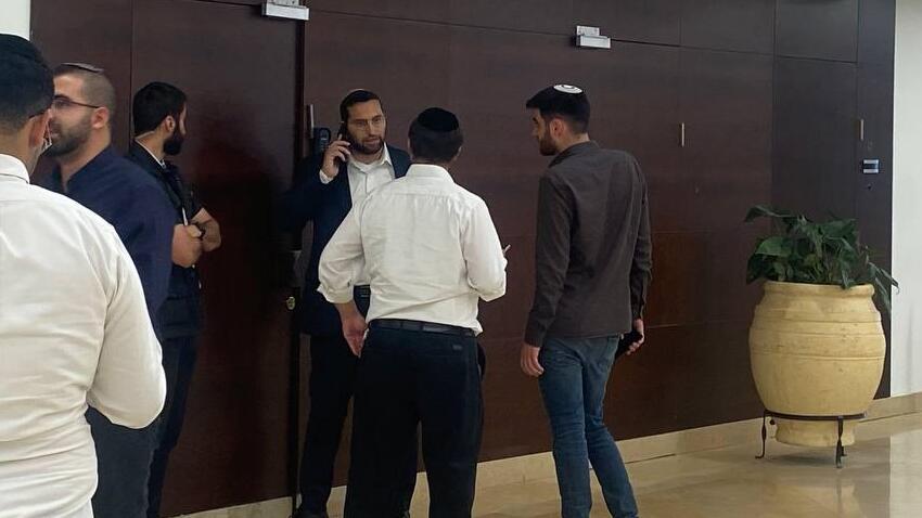 השר יצחק וסרלאוף נצפה נכנס למשרד רה"מ בכנסת