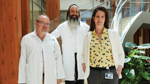 מימין: פרופ' הדר גולדוסר, פרופ' אהרון אלון, ד"ר עופר פורים