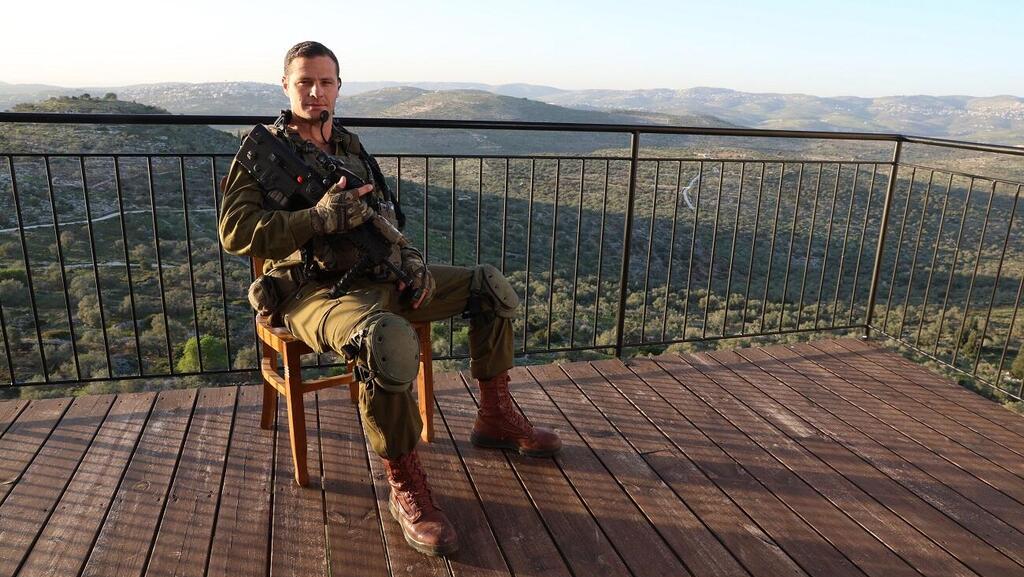''בסוף, התפקיד שלנו הוא לשמור כאן על כל הצדדים''. סא"ל צור בשומרון (צילום: שאול גולן) סא"ל יהונתן צור