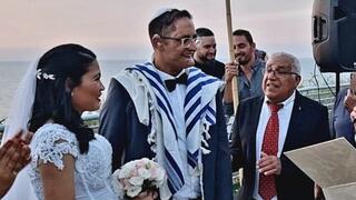 כפיר לוי ובת זוגתו תקווה בחתונתם