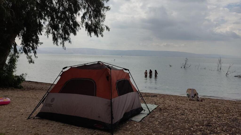 למרות מזג האוויר המעונן, רבים יצאו לנפוש בכנרת