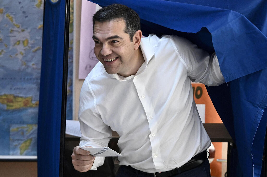 רה"מ לשעבר ציפרס. הפסיד ב-2019, בדרך לתבוסה עכשיו (צילום: AFP) יוון בחירות מנהיג מפלגת השמאל אלכסיס ציפרס מצביע