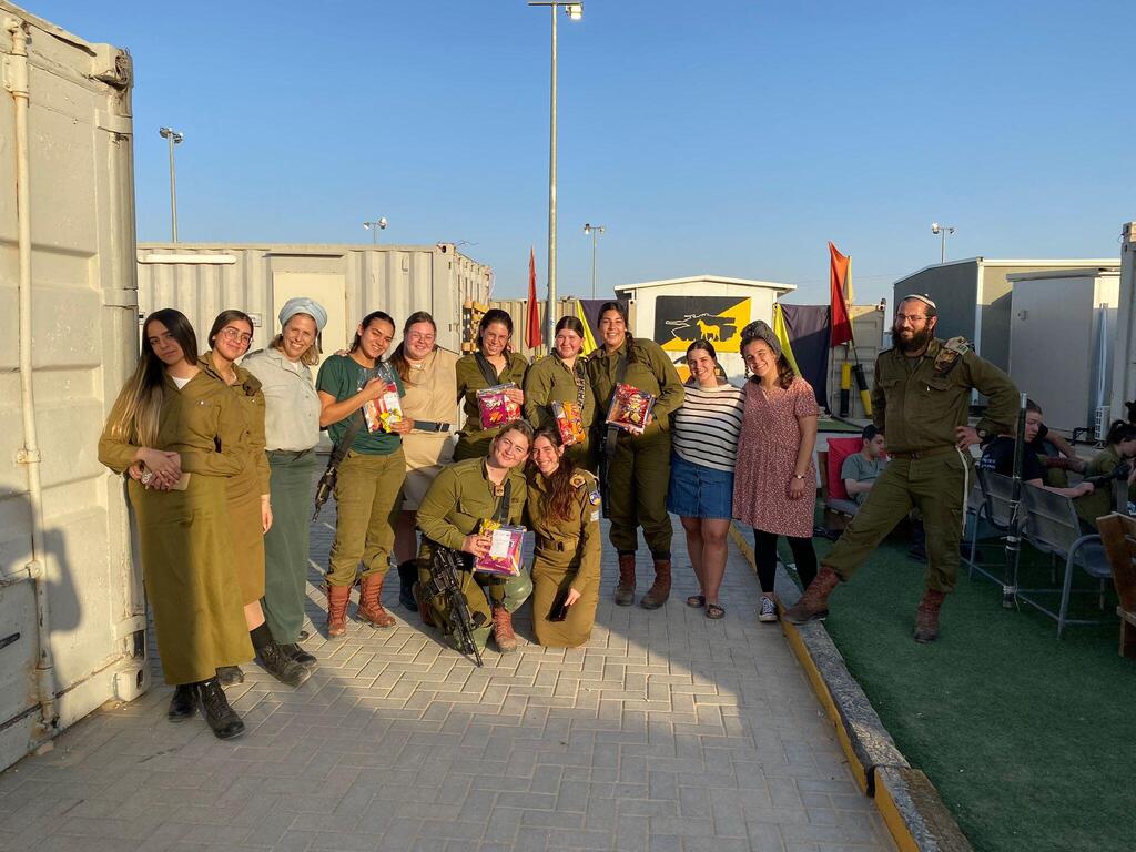 Religious female soldiers (Photo: IDF Spokesperson's Unit) חיילות דתיות
