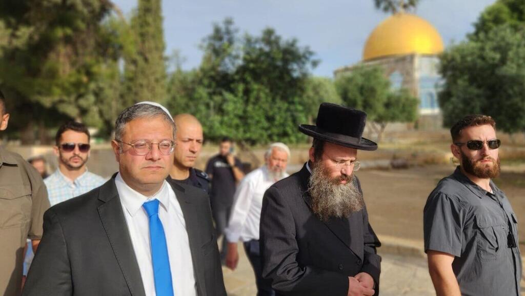 לא מפסיק לאתגר את נתניהו. בן גביר בהר הבית (צילום: תקשורת - עוצמה יהודית) איתמר בן גביר עולה להר בהבית