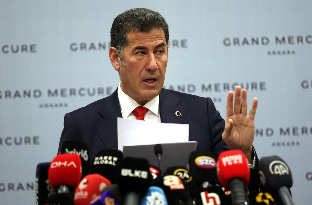Far-right presidential candidate Sinan Oğan - throws his backing behind Erdogan (Photo: AFP) טורקיה סינאן אואן הגיע למקום השלישי בבחירות לנשיאות תומך ב רג'פ טאיפ ארדואן בסיבוב השני