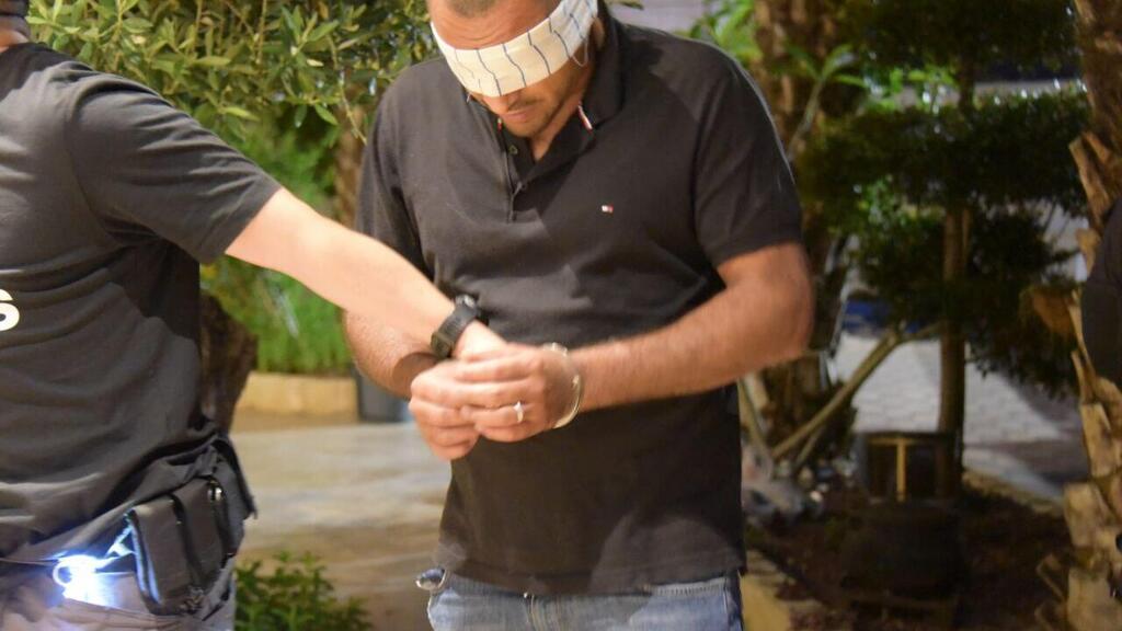 בעל עסק סיפר כי "בנס ניצל מהצתת מבנה". המעצרים בטובא זנגריה בשבוע שעבר (צילום: דוברות המשטרה) משטרת מחוז צפון פשטה על הכפר טובא זנגריה ועצרה 14 חשודים.