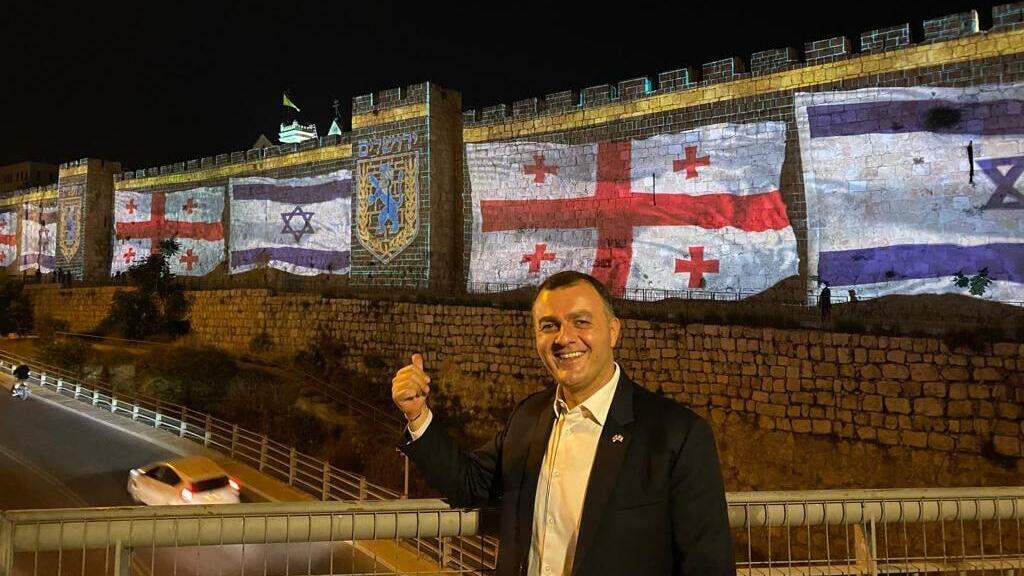 ז'ווניה בירושלים. "למה שלא אהיה שגריר בפעם הרביעית?" לאשה ז'ווניה, שגריר גאורגיה בישראל