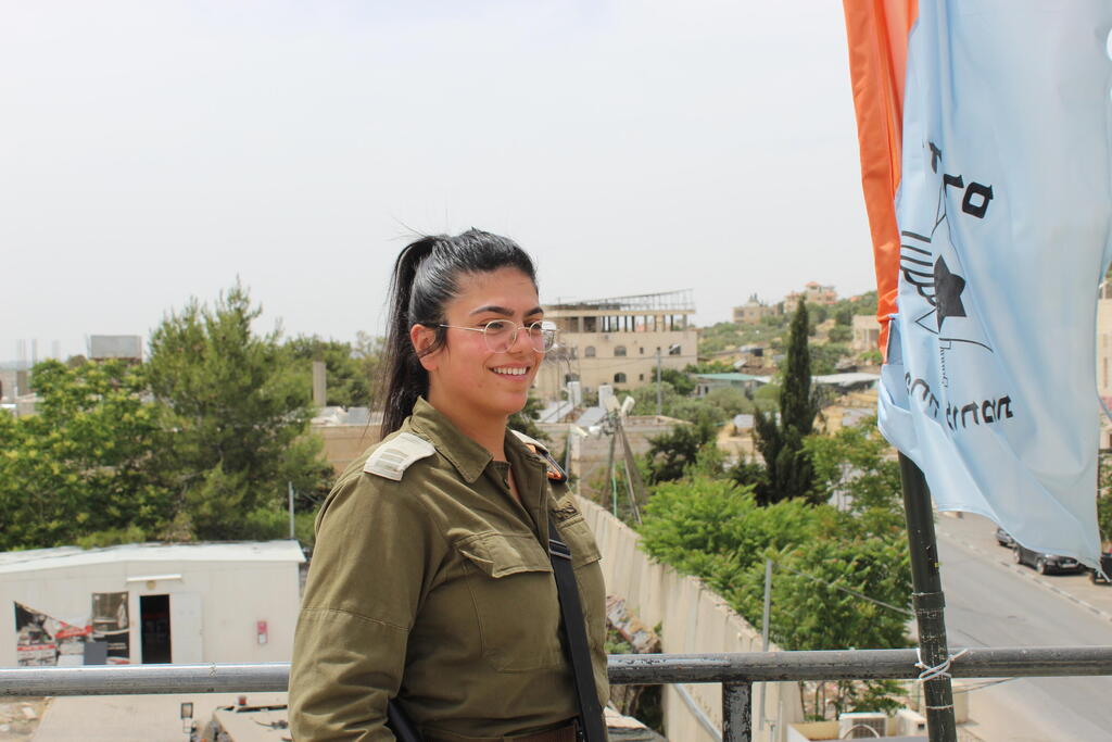 Captain Linoy Dimri (Photo: Shmuel Munitz) לינוי דמרי. המ"פ הדתייה הראשונה בחטיבת החילוץ וההדרכה