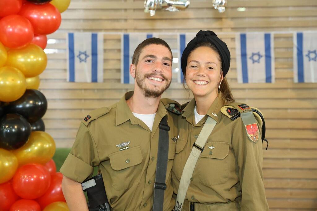 Ben-Na'im and her husband Amit (Photo: Courtesy of IDF Spokesperson's Unit) שחר בן נעים עם בעלה עמית, גם הוא קצין. "השילוב של השירות והנישואים מאתגר"