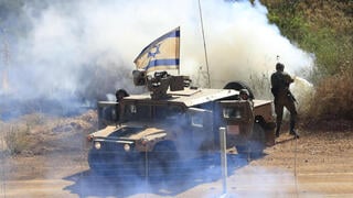 כוחות צה"ל מכבים שריפה בגבול לבנון