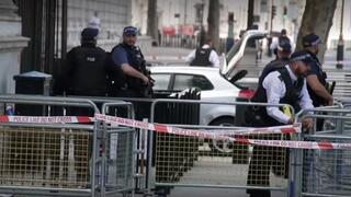 הרכב שהתנגש בשער הכניסה לרחוב דאונינג